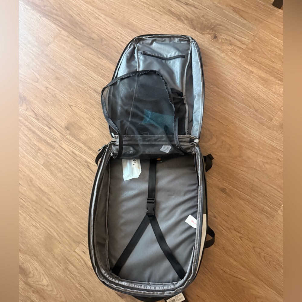 Hedgren Trip Large Expandable Performance Travel … - image 6